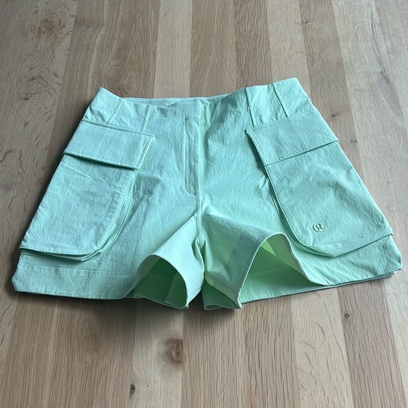 Lululemon Relaxed Fit SHR Cargo Short 4” - Picture 4 of 6